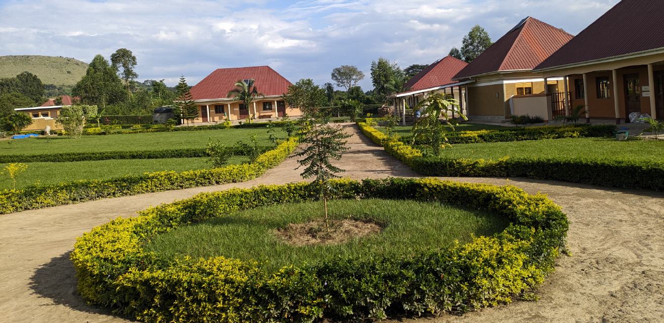 Geb&auml;ude mit Park